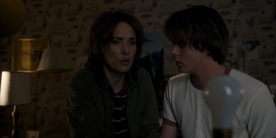 Stranger_Things_S01E03_mp46328.jpg