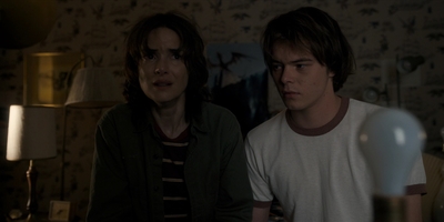 Stranger_Things_S01E03_mp46343.jpg