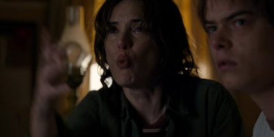 Stranger_Things_S01E03_mp46356.jpg