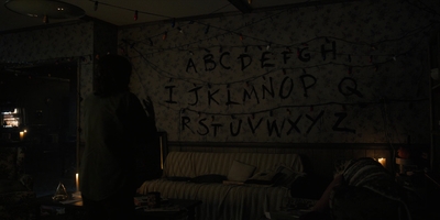 Stranger_Things_S01E03_mp48689.jpg