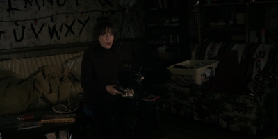 Stranger_Things_S01E05_mp45040.jpg