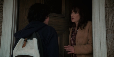 Stranger_Things_S02E04_mp42304.jpg