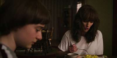 Stranger_Things_S03E01_mp40831.jpg