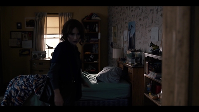 2016_-_Stranger_Things_Season_1_Featurette_01_mp48398.jpg