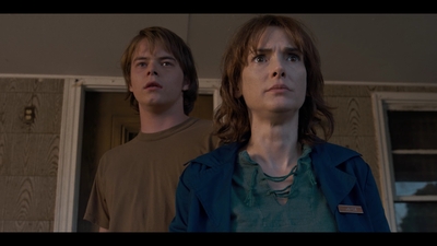 2016_-_Stranger_Things_Season_1_Featurette_01_mp48423.jpg
