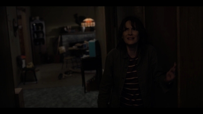 2016_-_Stranger_Things_Season_1_Featurette_01_mp48449.jpg
