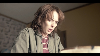 2016_-_Stranger_Things_Season_1_Featurette_01_mp48463.jpg