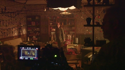 2016_-_Stranger_Things_Season_1_Featurette_01_mp48606.jpg