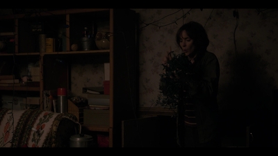 2016_-_Stranger_Things_Season_1_Featurette_01_mp48631.jpg