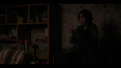 2016_-_Stranger_Things_Season_1_Featurette_01_mp48636.jpg