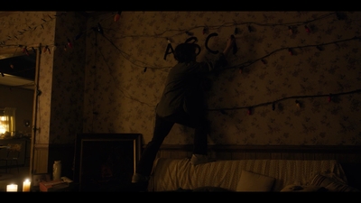 2016_-_Stranger_Things_Season_1_Featurette_01_mp48693.jpg