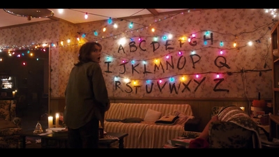 2016_-_Stranger_Things_Season_1_Featurette_02_mp48790.jpg