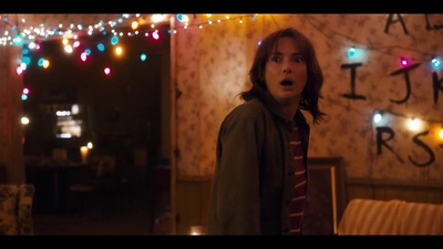 2016_-_Stranger_Things_Season_1_Featurette_02_mp48792.jpg