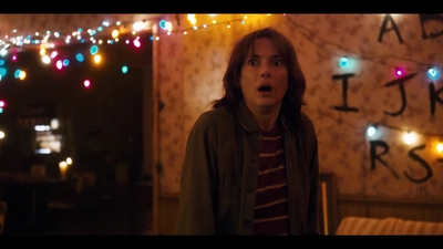 2016_-_Stranger_Things_Season_1_Featurette_02_mp48798.jpg