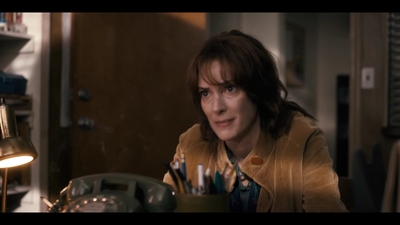 2016_-_Stranger_Things_Season_1_Featurette_02_mp48891.jpg