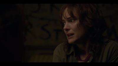 2016_-_Stranger_Things_Season_1_Featurette_02_mp49000.jpg