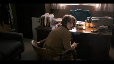 2016_-_Stranger_Things_Season_1_Featurette_02_mp49113.jpg