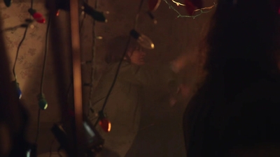 2016_-_Stranger_Things_Season_1_Featurette_02_mp49121.jpg