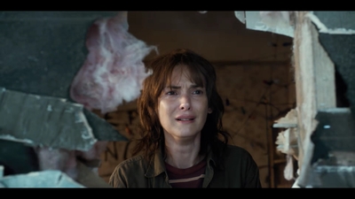 2016_-_Stranger_Things_Season_1_Featurette_02_mp49139.jpg