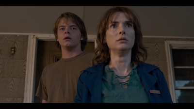 2016_-_Stranger_Things_Season_1_Featurette_01_mp48422.jpg