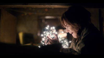 2016_-_Stranger_Things_Season_1_Featurette_01_mp48505.jpg